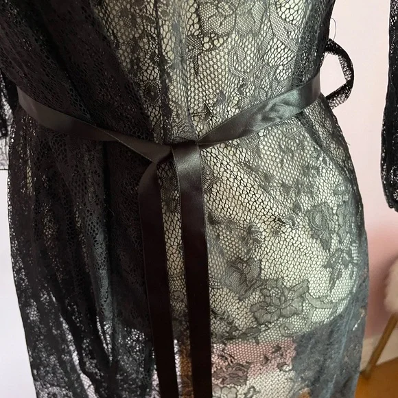 CHANGE Black Lace Robe - Picture 3 of 5